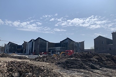 向建黨100年獻禮項目南湖湖濱（嘉絹印象、鴛湖里弄、南湖書院、南堰新景），經與工地積極努力配合1000多臺配電箱在100天內基本完成交付。